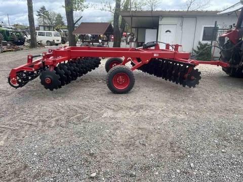 Új Ih 3,2 es V tárcsa rögtörővel Új Ih 3,2 es V tárcsa rögtörővel