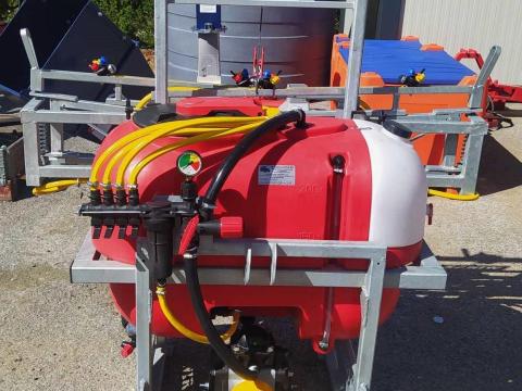 Új lengyel 200 l függesztett szántóföldi permetező,  6 m kerettel,  kistraktorokhoz Új lengyel 200 l függesztett szántóföldi permetező,  6 m kerettel,  kistraktorokhoz