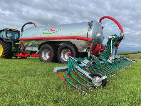 SlurryKat csúszócsoroszlyás hígtrágya-kijuttató injektor - tartálykocsira SlurryKat csúszócsoroszlyás hígtrágya-kijuttató injektor - tartálykocsira