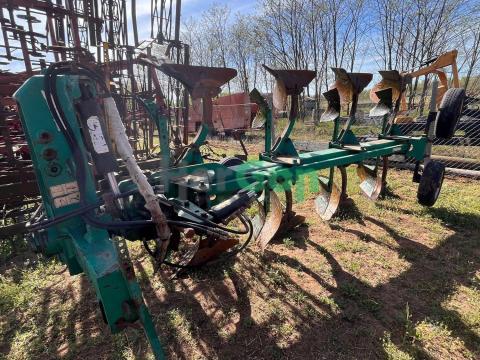 Pietro Moro 4 fejes váltvaforgató eke Pietro Moro 4 fejes váltvaforgató eke