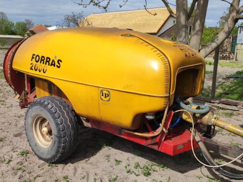 Forrás 2000 vontatott ventilátoros permetezőgép Forrás 2000 vontatott ventilátoros permetezőgép