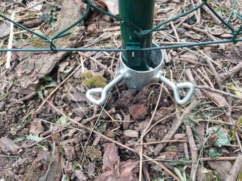 Talajcsavar, földcsavar, vadháló, drótfonat, oszlop, kapu, kerítés Talajcsavar, földcsavar, vadháló, drótfonat, oszlop, kapu, kerítés