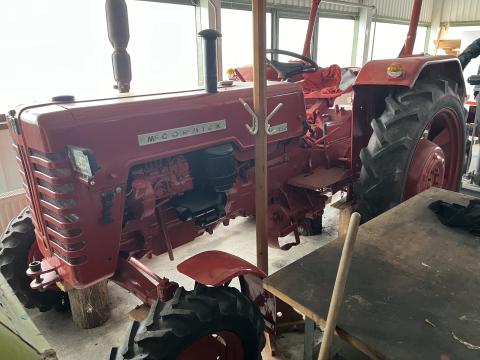Eladó felújított McCormick D 432 traktor új gumikkal Eladó felújított McCormick D 432 traktor új gumikkal