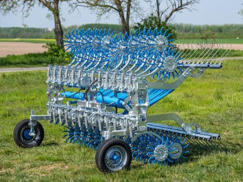 Küllőskapa gyomfésűvel, horganyzott kivitelben