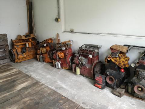 Zetor három és négy hengeres 102mm dugattyú átmérőjű felújított motorok eladók Zetor három és négy hengeres 102mm dugattyú átmérőjű felújított motorok eladók