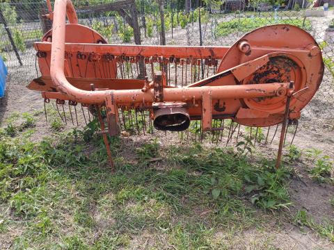 Függesztett rendsodró/rendteritő Függesztett rendsodró/rendteritő