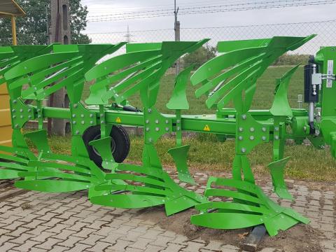 Turquagro 3+1 fejes váltvaforgató eke