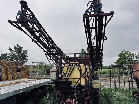Hardi 4000 l 24 m-es szórókerettel eladó