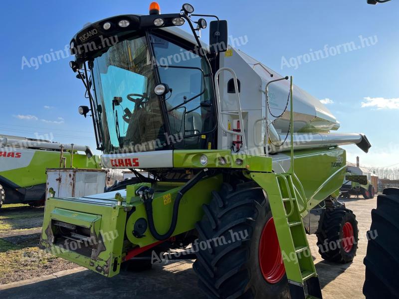 Claas Tucano 330-4WD (990 cséplőóra)