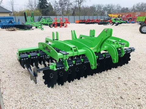 AGRIMETAL 3M FÜGGESZTETT RÖVIDTÁRCSA TÜSKÉS HENGERREL - RAKTÁRKÉSZLETRŐL AGRIMETAL 3M FÜGGESZTETT RÖVIDTÁRCSA TÜSKÉS HENGERREL - RAKTÁRKÉSZLETRŐL