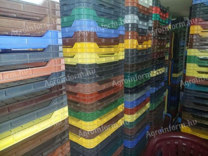 M2.5-ös málnás rekesz, 650-700 db, jó állapotban