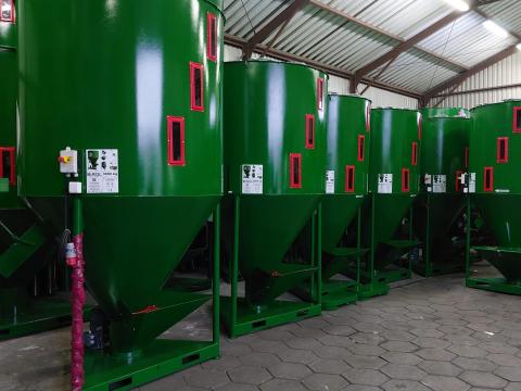 M-ROL függőleges takarmánykeverő 750 kg M-ROL függőleges takarmánykeverő 750 kg