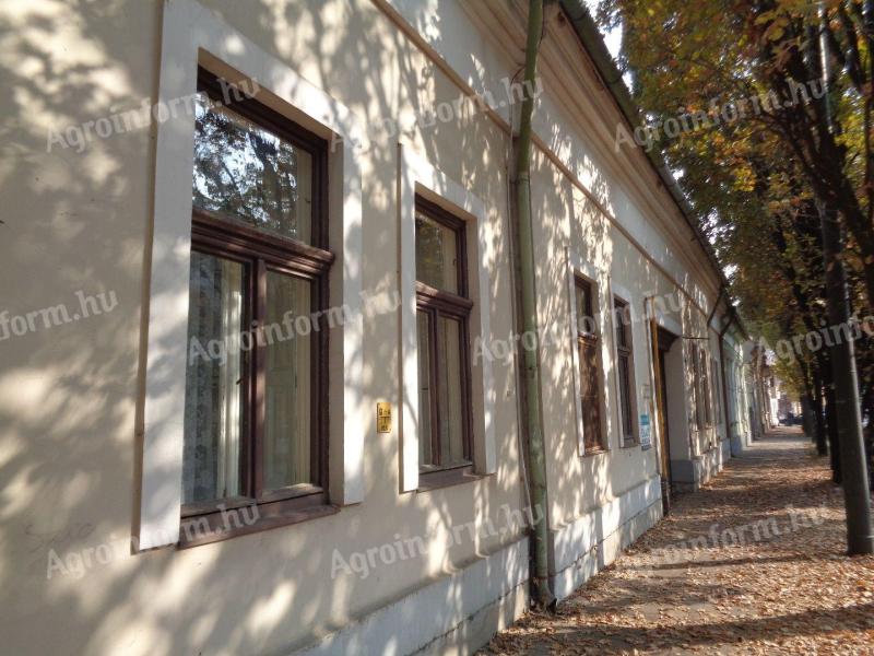 Eladó társasházi lakás
