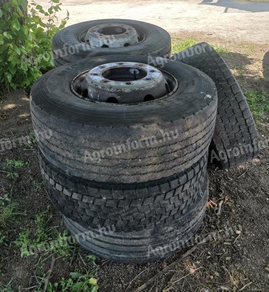 7 db Teherautó,  busz,  pótkocsi kerék 305/70 r19.5