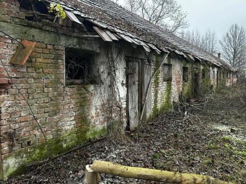 Eladó Rédicsen 5699 m² külterületi 360 m2 épület,  istálló