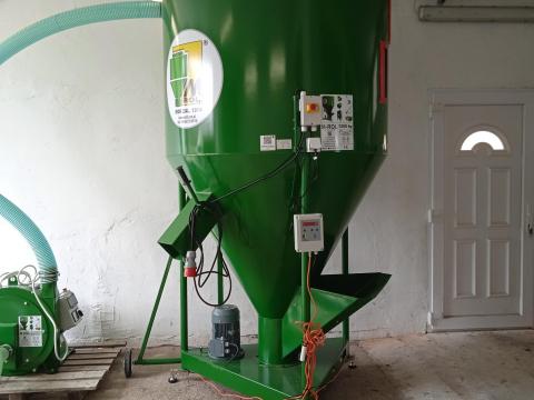M-ROL Takarmánykeverő,  darálóval,  mérleggel! 1500 kg takarmány 1 óra alatt M-ROL Takarmánykeverő,  darálóval,  mérleggel! 1500 kg takarmány 1 óra alatt
