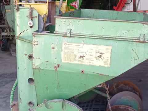 Burgonyaültető Burgonyaültető