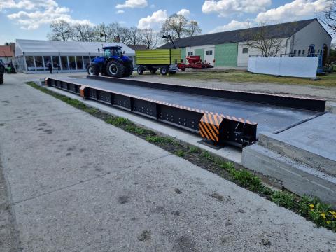 Acél hídmérleg oldalmegvezetéssel Acél hídmérleg oldalmegvezetéssel