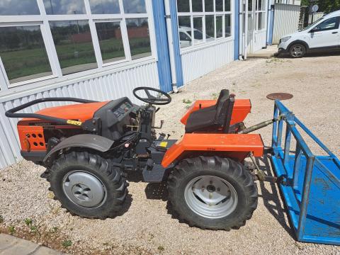 AGT 830 traktor AGT 830 traktor