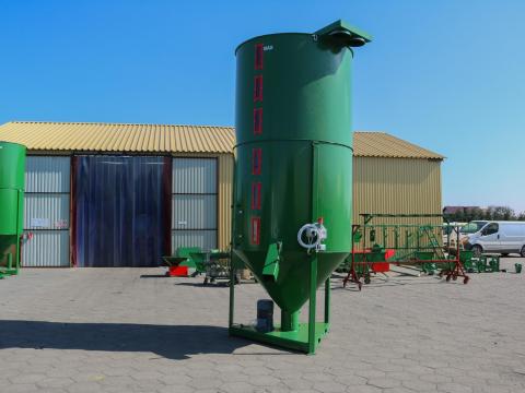 M-ROL Takarmánykeverő,  5000 kg kapacitással,  a takarmányelőkészítés magasiskolája M-ROL Takarmánykeverő,  5000 kg kapacitással,  a takarmányelőkészítés magasiskolája