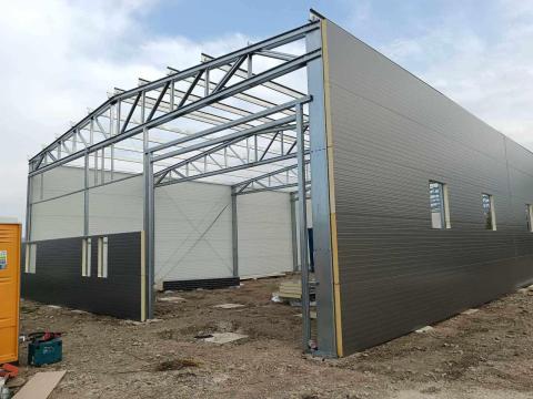 16x30x4 méteres könnyűszerkezetes csarnok 16x30x4 méteres könnyűszerkezetes csarnok