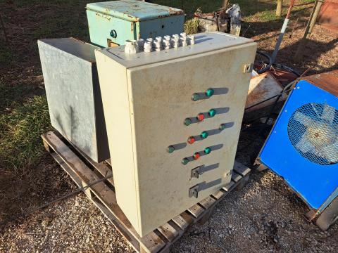 Eladó villamos kapcsoló szekrény 60x25x80 Rittal elektromos elosztó Eladó villamos kapcsoló szekrény 60x25x80 Rittal elektromos elosztó
