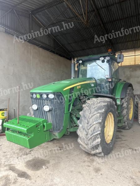 John Deere 8230