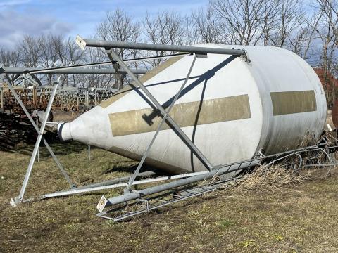 Eladó siló táptartály Eladó siló táptartály