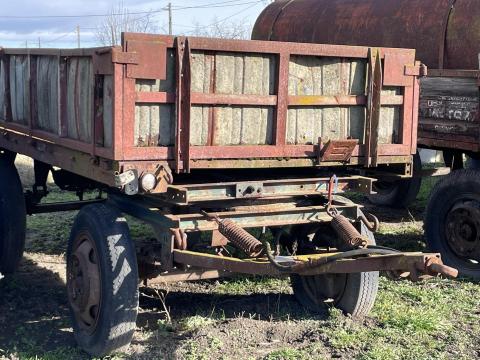 Eladó pótkocsi Eladó pótkocsi