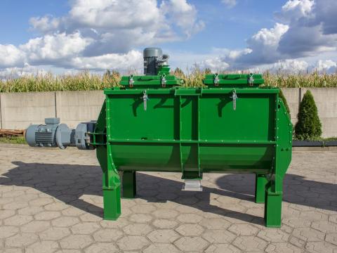 M-ROL Vízszintes keverő - 2 tonna tökéletes takarmány M-ROL Vízszintes keverő - 2 tonna tökéletes takarmány