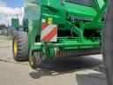 John Deere V451M szecskázós bálázó