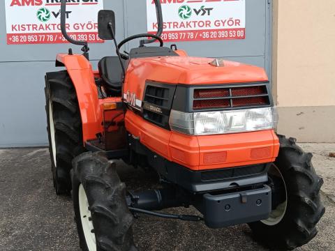 Kubota GL32 összkerekes,  irányváltós,  szervos,  32 lóerős japán traktor Kubota GL32 összkerekes,  irányváltós,  szervos,  32 lóerős japán traktor