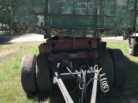 Eladó 3 tengelyes gabonás pótkocsi Eladó 3 tengelyes gabonás pótkocsi