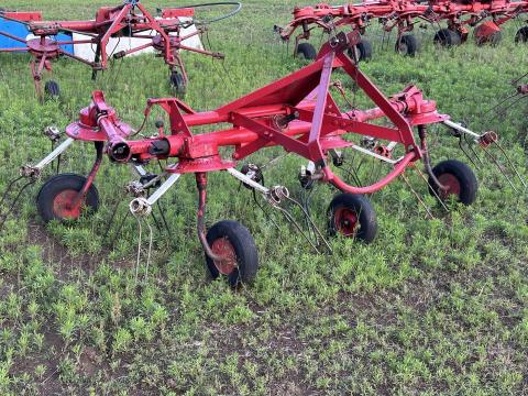 FAHR 4 rotoros függesztett rendterítő, rendkezelő FAHR 4 rotoros függesztett rendterítő, rendkezelő
