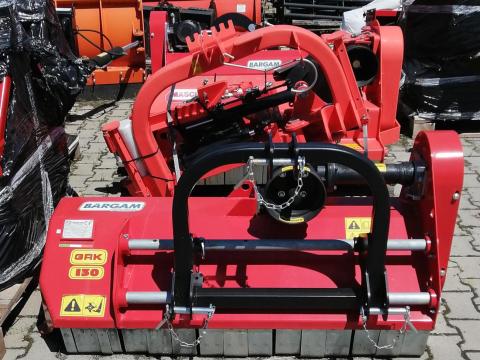 Bargam GRK130 mechanikusan kitolható vízszintes szárzúzó kardánnal Bargam GRK130 mechanikusan kitolható vízszintes szárzúzó kardánnal