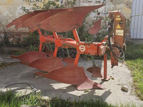 Kverneland 3 fejes váltvaforgató eke Kverneland 3 fejes váltvaforgató eke