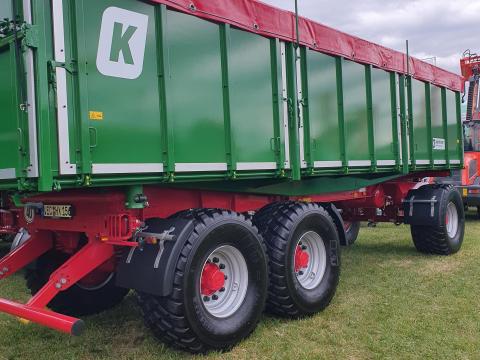 Kröger agroliner HKD 402 három tengelyes forgó zsámolyos pótkocsi Kröger agroliner HKD 402 három tengelyes forgó zsámolyos pótkocsi