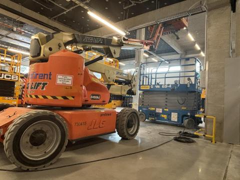 JLG E450AJ ELEKTROMOS KAROS EMELŐ JLG E450AJ ELEKTROMOS KAROS EMELŐ