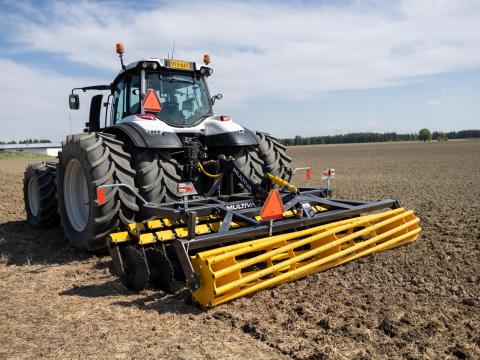 Multiva DiscMaster 400+ tárcsa,  függesztett,  csőpálcás hengerrel Multiva DiscMaster 400+ tárcsa,  függesztett,  csőpálcás hengerrel