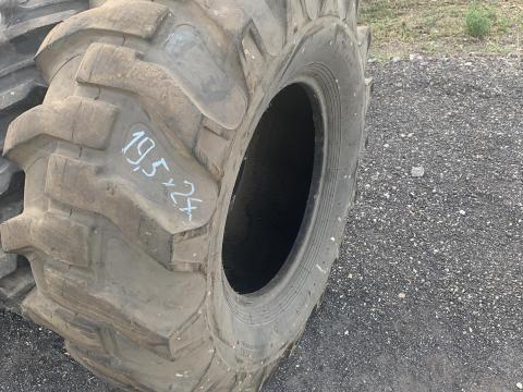 Eladó 19,5R24 gumi,  ipari mintás,  8 vásznas Eladó 19,5R24 gumi,  ipari mintás,  8 vásznas