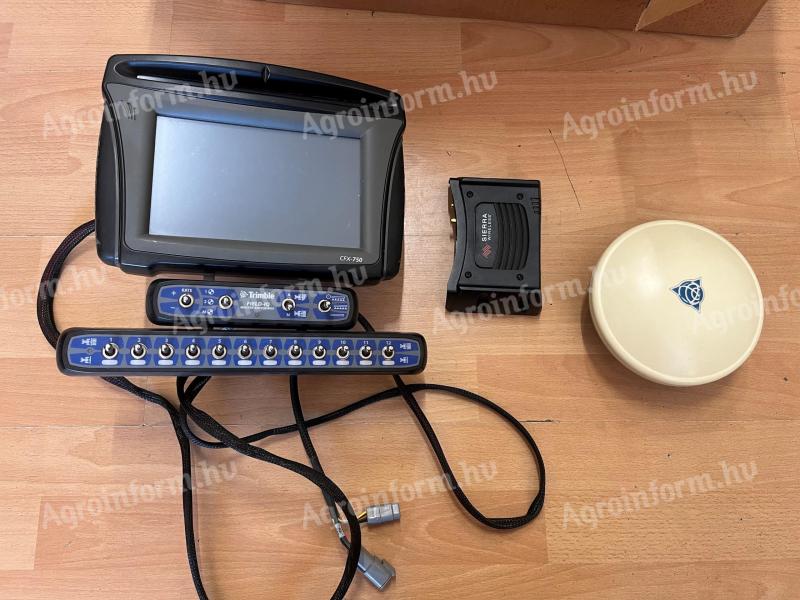 Használt Trimble CFX-750-es monitor tartozékokkal