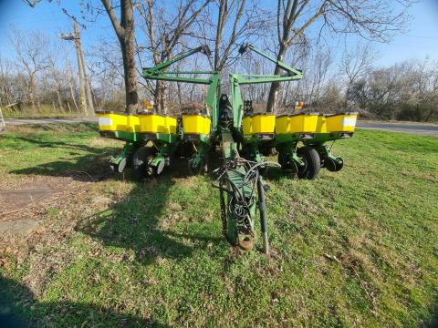 John Deere 1760 12 soros szemenkénti vetőgép John Deere 1760 12 soros szemenkénti vetőgép