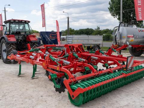 Agro-Masz / Agromasz Runner X4 - vontatott kultivátor - Royal traktor Agro-Masz / Agromasz Runner X4 - vontatott kultivátor - Royal traktor