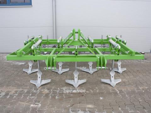 Bomet 1,8 méteres szántóföldi kultivátor / Grúber (4 db kapa)