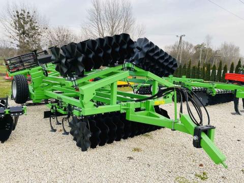 AGRIMETAL 4.4M VONTATOTT - HIDRAULIKUS KOMPAKTOR - RAKTÁRKÉSZLETRŐL AGRIMETAL 4.4M VONTATOTT - HIDRAULIKUS KOMPAKTOR - RAKTÁRKÉSZLETRŐL