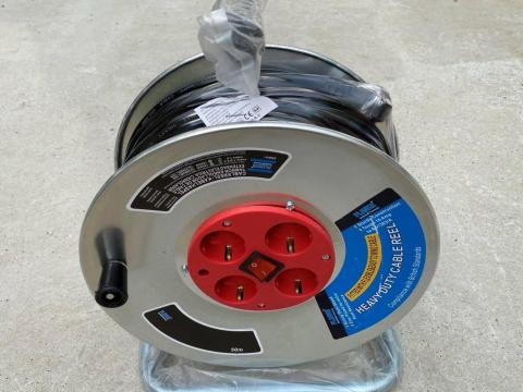 Hosszabbító 50m kábel dobos,  3x2.5mm,  Réz Vezetékkel,  4 Eres,  Megszakító kapcsolóval