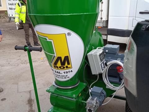 M-ROL pneumatikus gabonaátemelő 11 kW M-ROL pneumatikus gabonaátemelő 11 kW