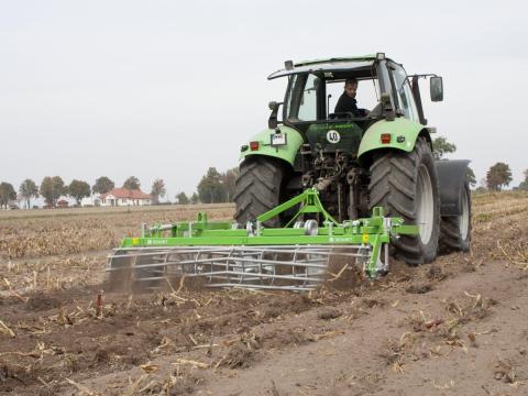 Bomet 2,2 m-es szántóföldi kultivátor / Grúber (5 db kapa) Bomet 2,2 m-es szántóföldi kultivátor / Grúber (5 db kapa)