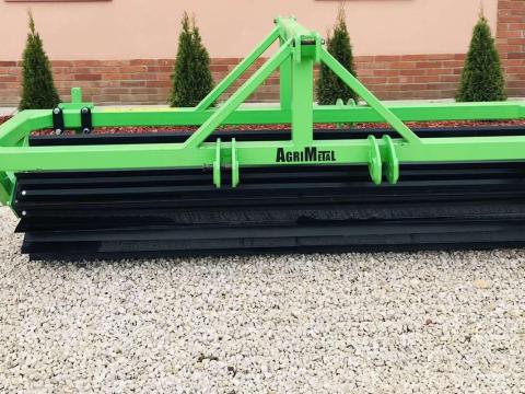 Agrimetal függesztett aprítóhenger (2, 5m vízzel tölthető) Agrimetal függesztett aprítóhenger (2, 5m vízzel tölthető)