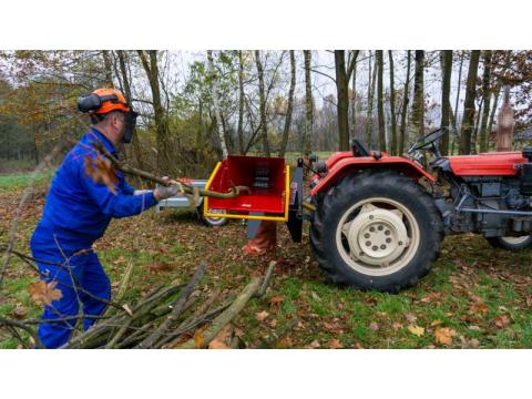 Remet R-100 kardánhajtású ágaprító Remet R-100 kardánhajtású ágaprító